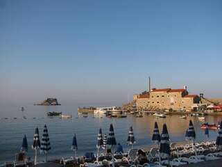 Апартаменты One-bedroom apartment near the sea -Mediterranean courtyard Петровац Апартаменты-33